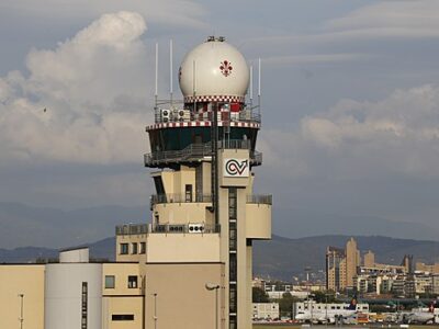 520px-Torre_di_controllo_aeroporto_di_Firenze_MG_6654_01