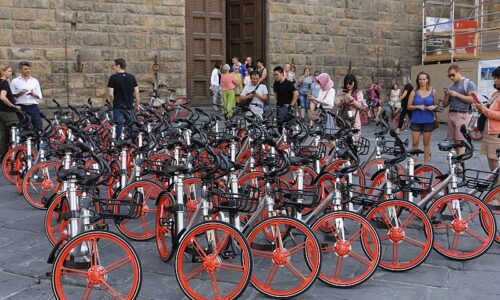 800px-Mobike_Classics_in_front_of_Palazzo_Vecchio,_Florence