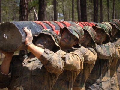 log_teamwork_training_exercise_military_strength_competition_endurance-754409.jpg!d