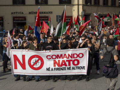 No comando NATO, Manifestazione Pace